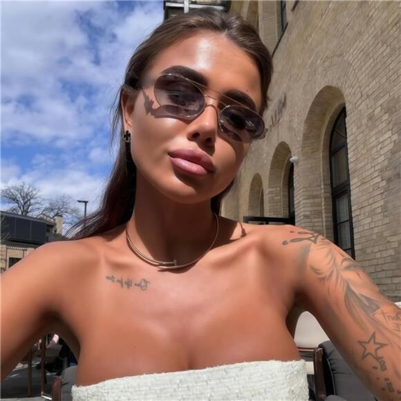 Retro-Chic Oval Sunglasses –’90s Mini Oval Metal Frame Shades | UV400 Protection - Picture 3 of 4